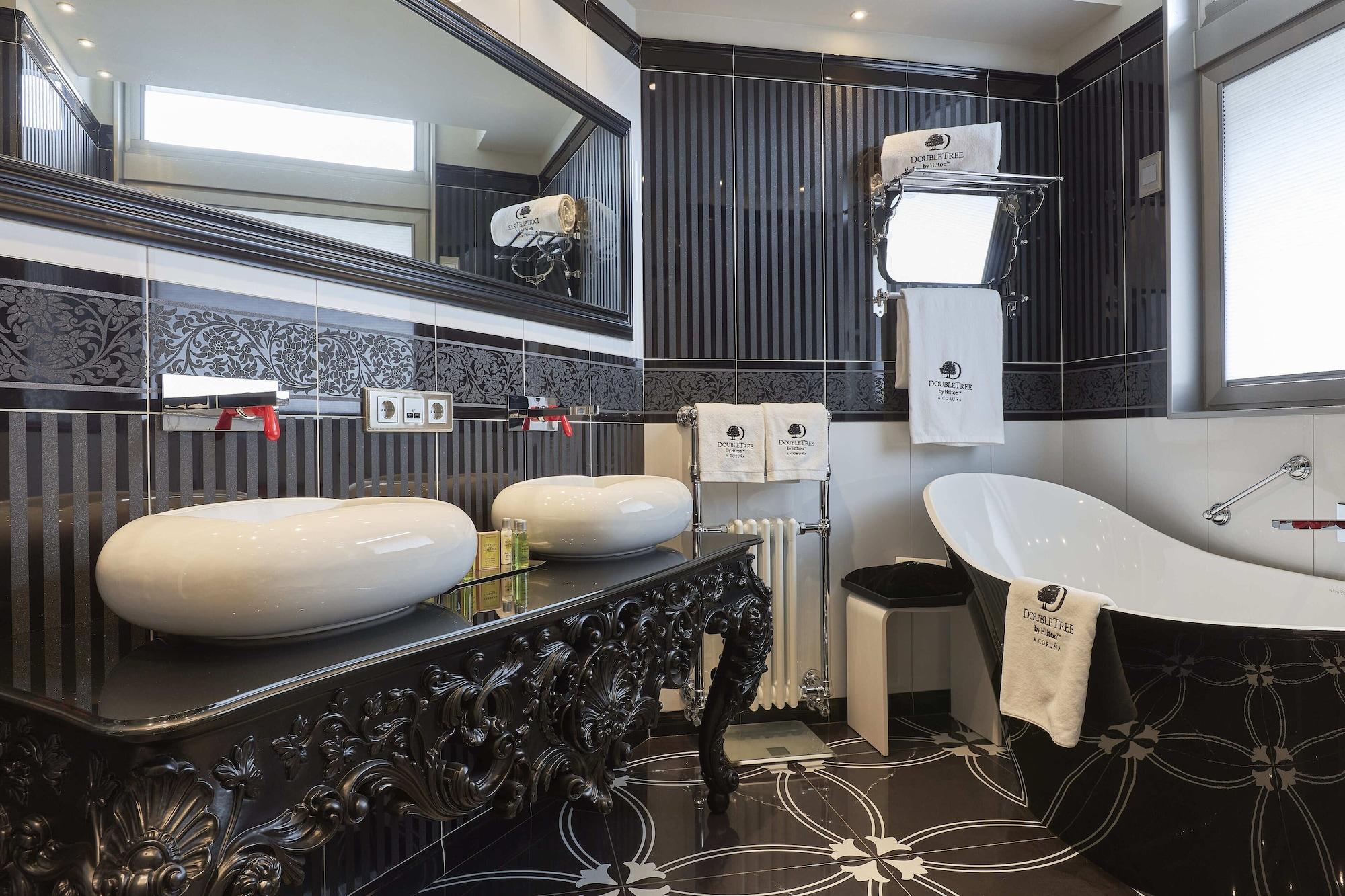 Doubletree By Hilton A Coruna Bagian luar foto