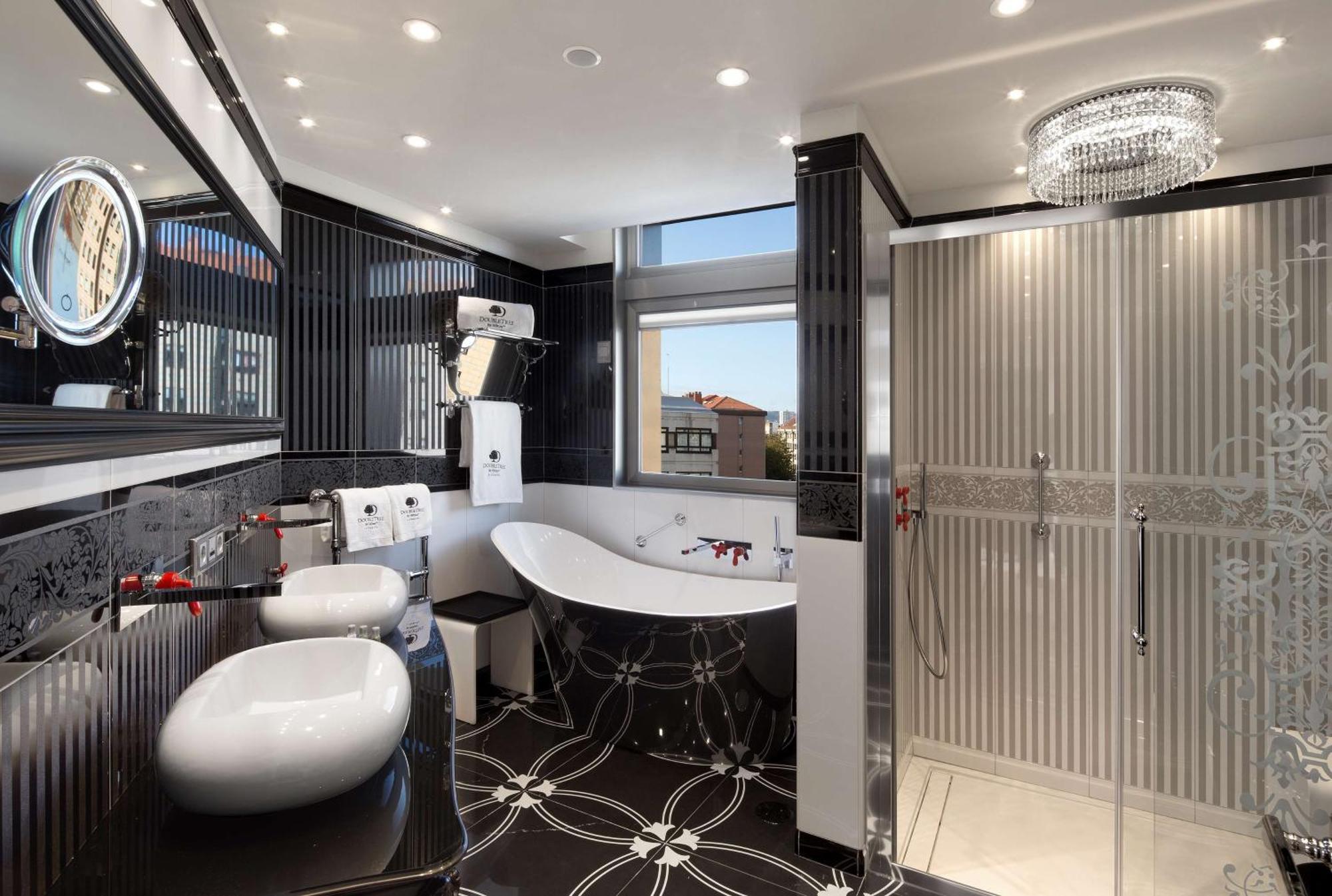 Doubletree By Hilton A Coruna Bagian luar foto